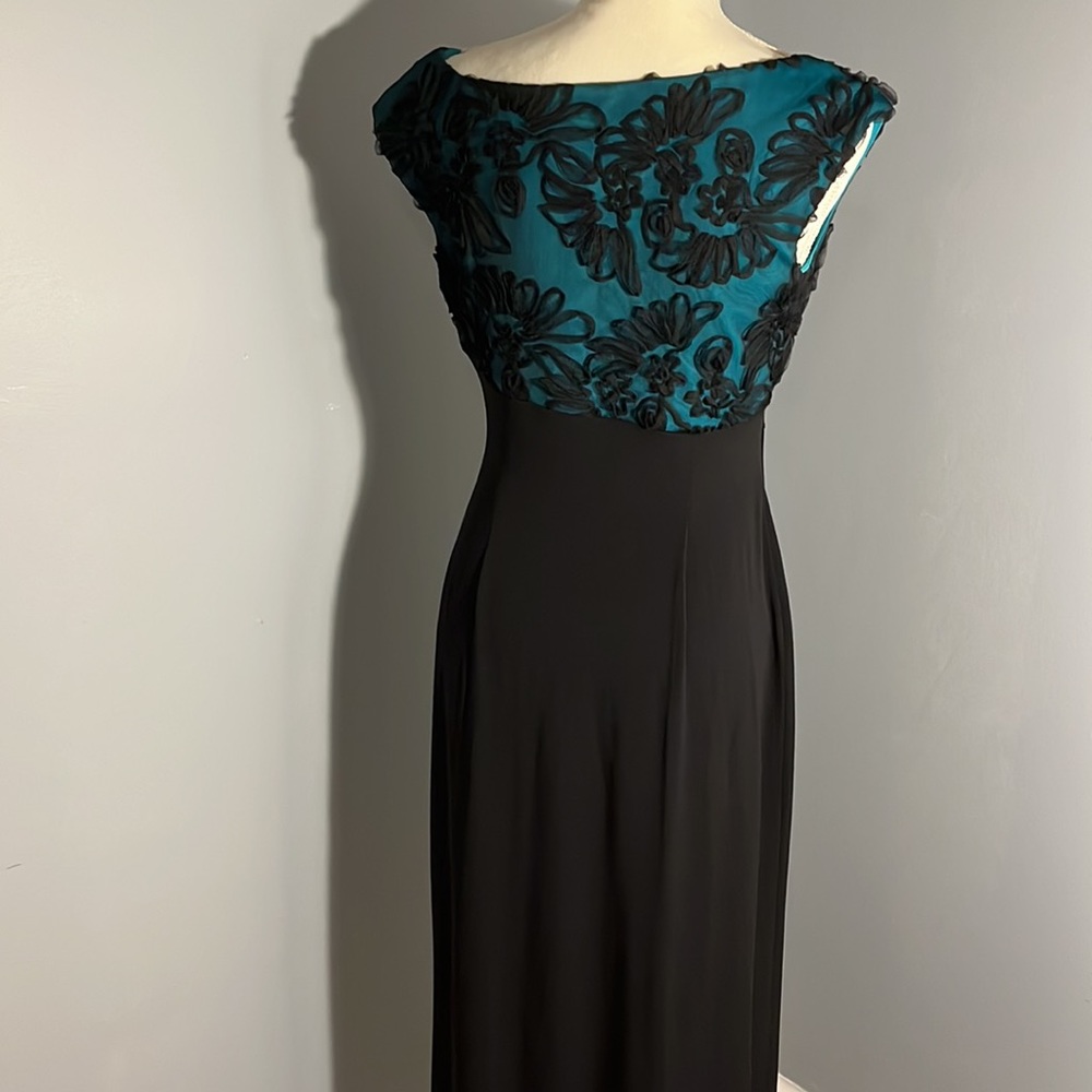 CONNECTED APPAREL. NWOT Absolutely gorgeous formal gown with lace top Size 8p - Picture 5 of 6